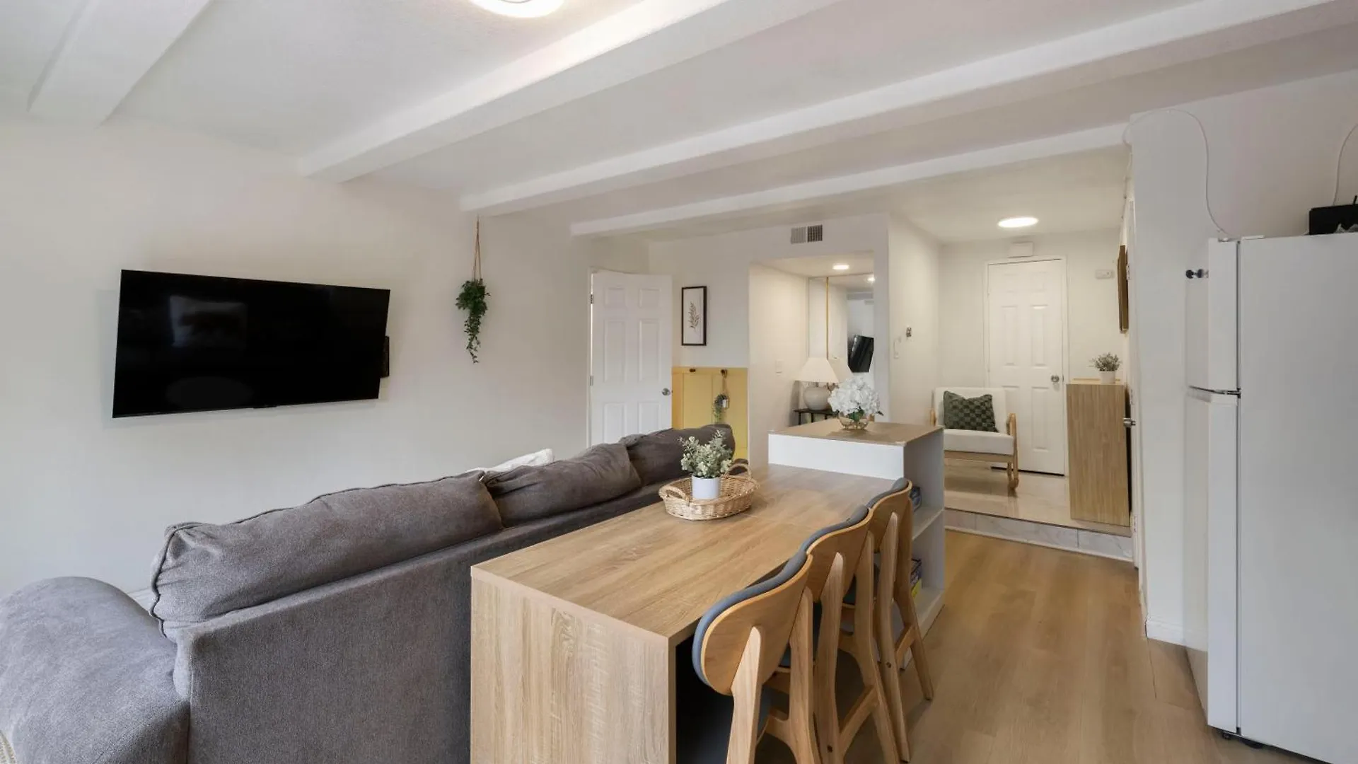 Holiday home 100% Private, Kingbed- Southcoast/Newport/Disney Costa Mesa